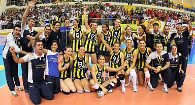 Kadınlar AXA Sigorta Şampiyonlar Kupası Fenerbahçe Medicana oldu!