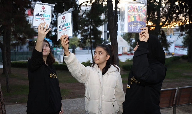 Kocaeli’de gelenek bozulmadı, kitaplar yine ilk ağaçlarda açtı: