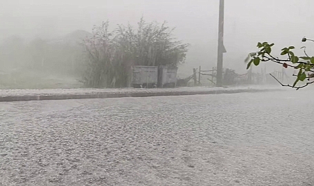 Zonguldak'ta ceviz büyüklüğünde dolu!!!