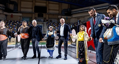 Kocaeli’de “Engelsiz Adımlar Halk Oyunları Yarışıyor”la özel bireyler sahne aldı