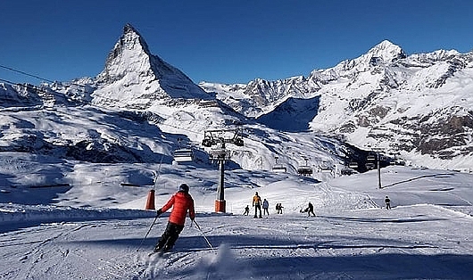 Yılbaşı gecesi İsviçre'de kayak merkezin'de patlama!
